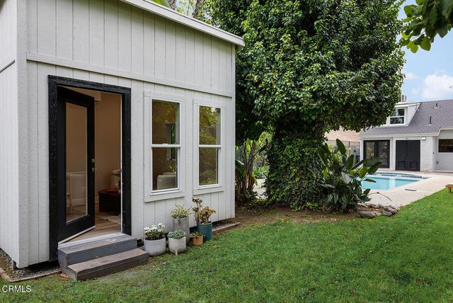 2040 N Madison Avenue, Altadena, CA 91001