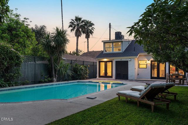 2040 N Madison Avenue, Altadena, CA 91001