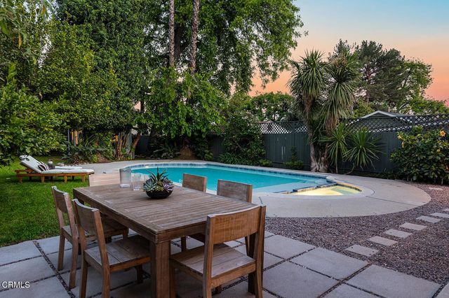 2040 N Madison Avenue, Altadena, CA 91001