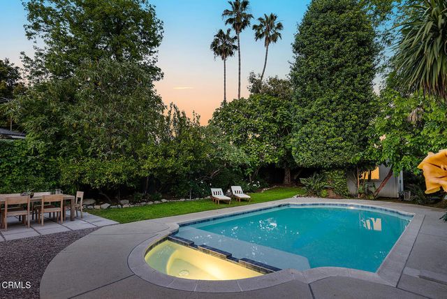 2040 N Madison Avenue, Altadena, CA 91001