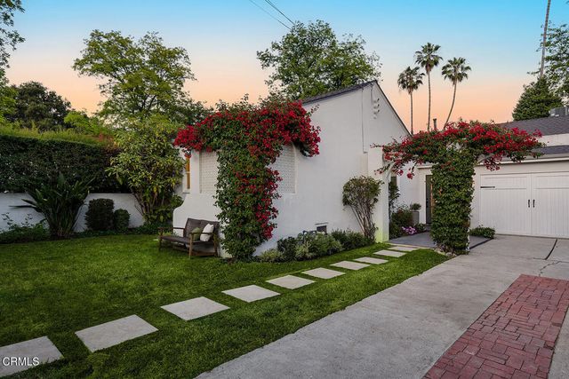 2040 N Madison Avenue, Altadena, CA 91001