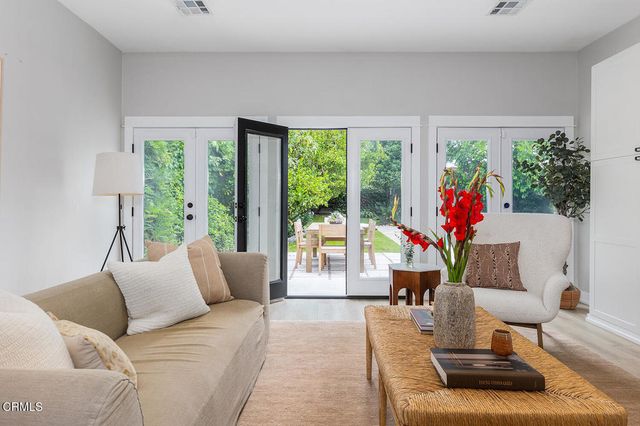 2040 N Madison Avenue, Altadena, CA 91001