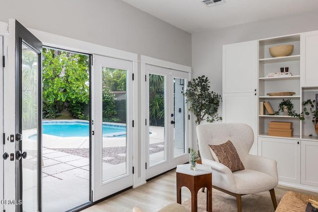 2040 N Madison Avenue, Altadena, CA 91001
