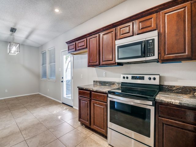 10618 Lansdowne Lane, Rowlett, TX 75089