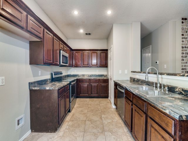 10618 Lansdowne Lane, Rowlett, TX 75089