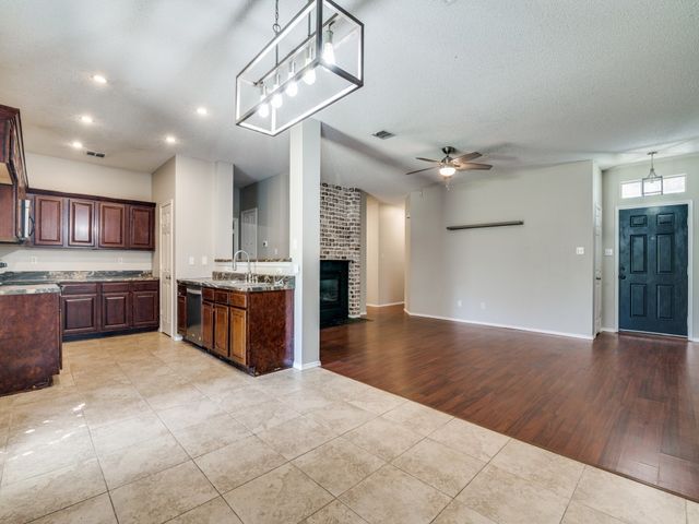 10618 Lansdowne Lane, Rowlett, TX 75089