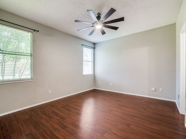 10618 Lansdowne Lane, Rowlett, TX 75089