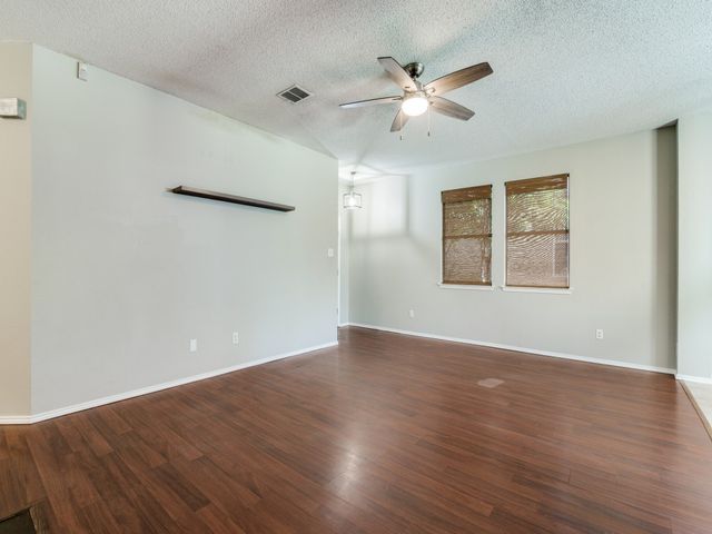 10618 Lansdowne Lane, Rowlett, TX 75089