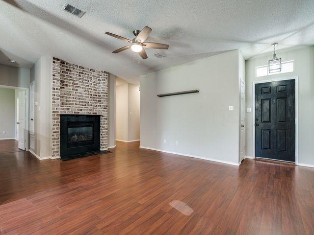 10618 Lansdowne Lane, Rowlett, TX 75089