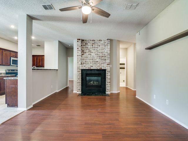 10618 Lansdowne Lane, Rowlett, TX 75089