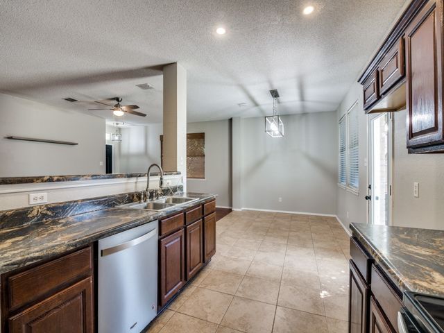 10618 Lansdowne Lane, Rowlett, TX 75089