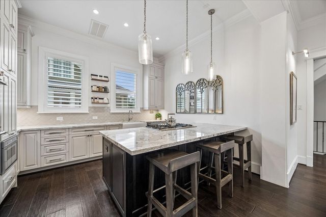 326 W 18th Street, Houston, TX 77008