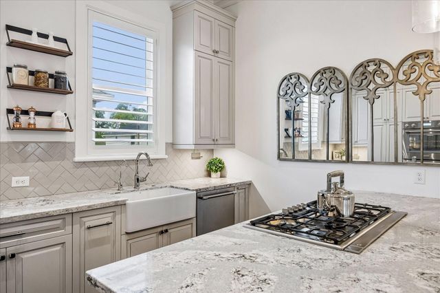 326 W 18th Street, Houston, TX 77008