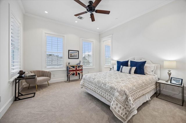 326 W 18th Street, Houston, TX 77008