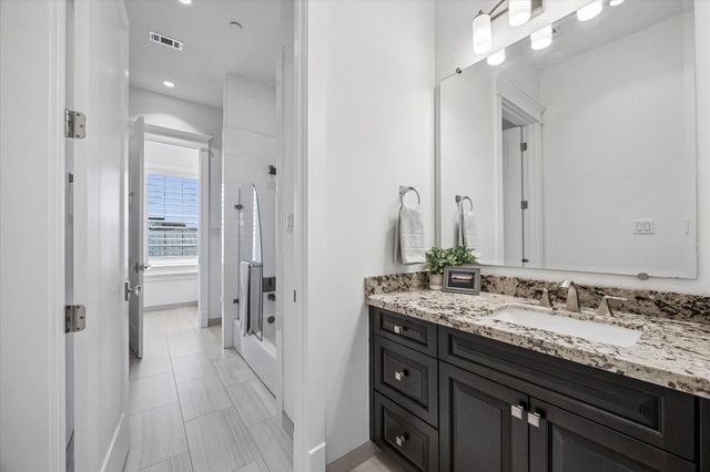 326 W 18th Street, Houston, TX 77008