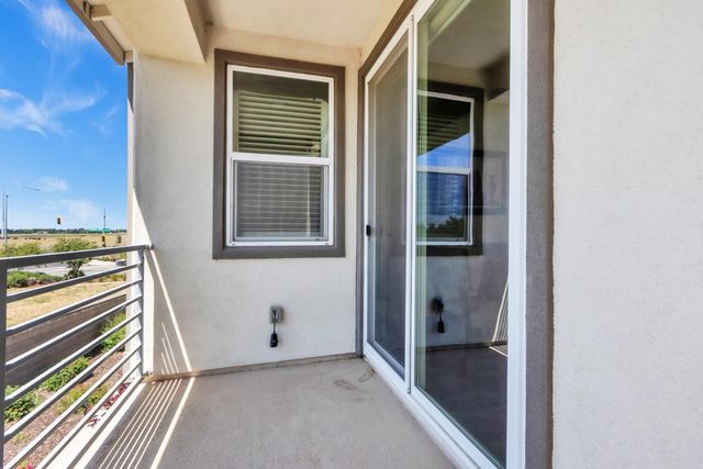 4310 Ocean Ln, Elk Grove, CA 95757