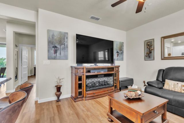 4310 Ocean Ln, Elk Grove, CA 95757