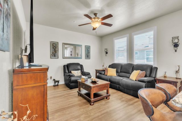 4310 Ocean Ln, Elk Grove, CA 95757