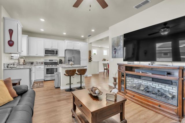 4310 Ocean Ln, Elk Grove, CA 95757