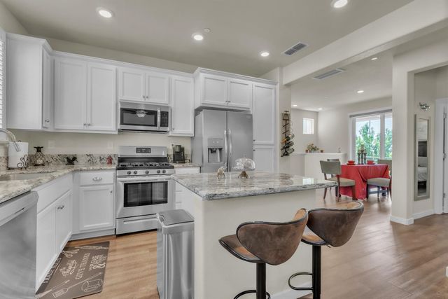 4310 Ocean Ln, Elk Grove, CA 95757