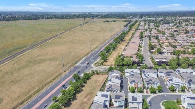 4310 Ocean Ln, Elk Grove, CA 95757