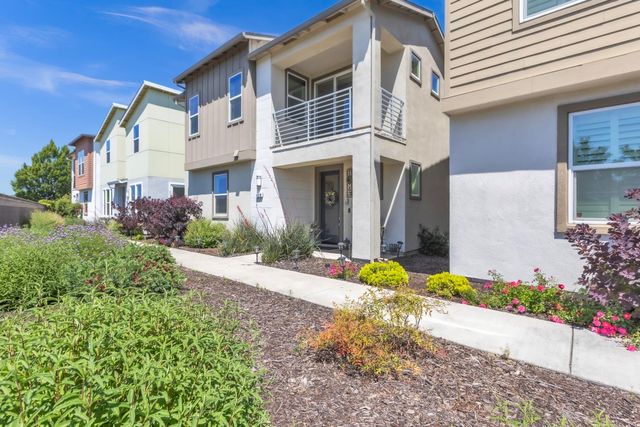 4310 Ocean Ln, Elk Grove, CA 95757