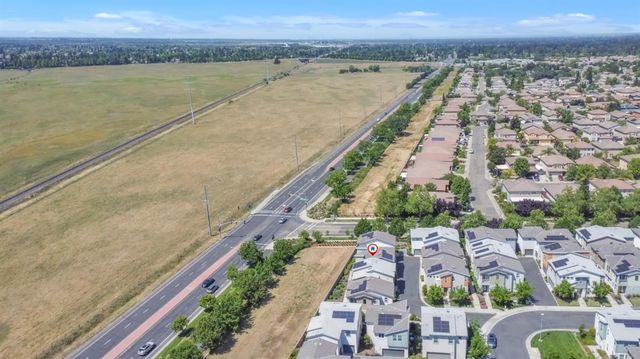 4310 Ocean Ln, Elk Grove, CA 95757