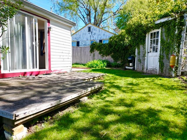 11 Meadow Glen Ln, Plymouth, MA 02360
