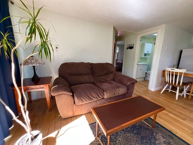 11 Meadow Glen Ln, Plymouth, MA 02360