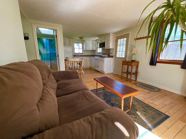 11 Meadow Glen Ln, Plymouth, MA 02360