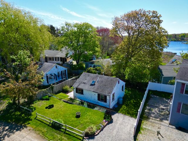 11 Meadow Glen Ln, Plymouth, MA 02360