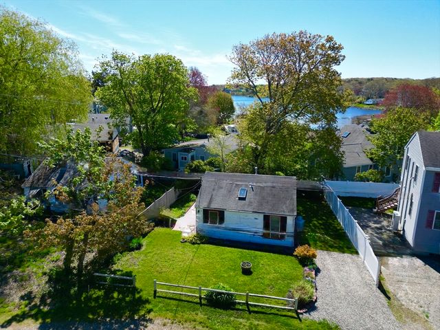 11 Meadow Glen Ln, Plymouth, MA 02360