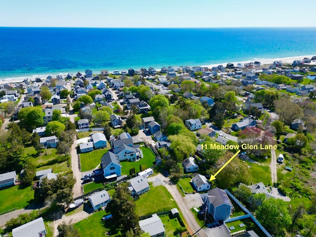 11 Meadow Glen Ln, Plymouth, MA 02360