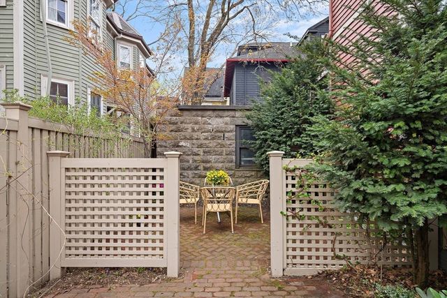 48 Hawthorn Street 2, Cambridge, MA 02138