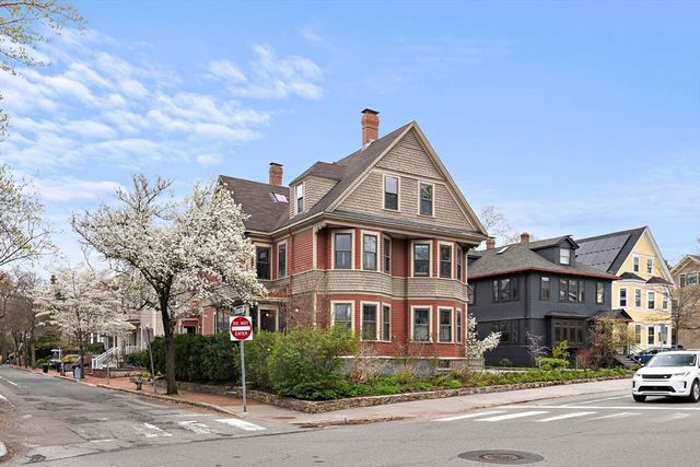 48 Hawthorn Street 2, Cambridge, MA 02138