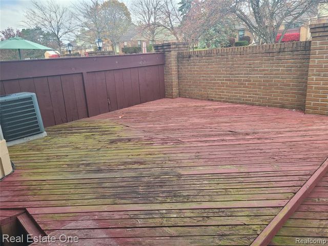 38872 Country Circle 90, Farmington Hills, MI 48331