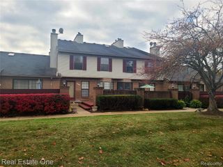 38872 Country Circle 90, Farmington Hills, MI 48331