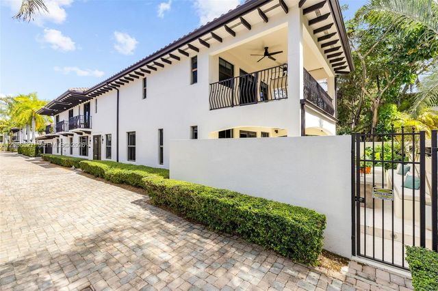3020 Mcdonald St 22, Miami, FL 33133
