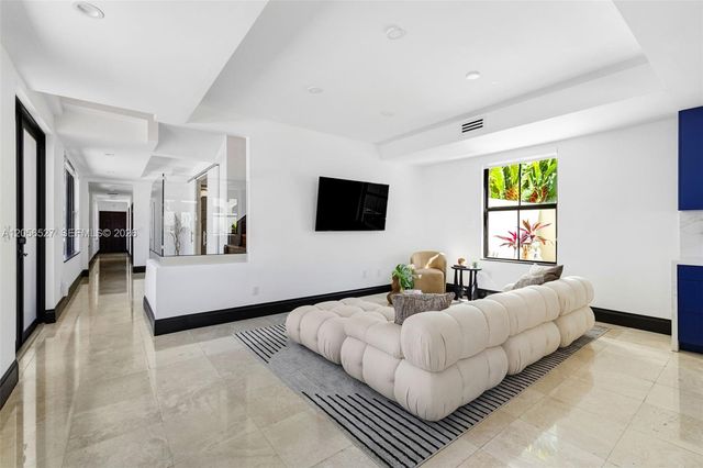 3020 Mcdonald St 22, Miami, FL 33133