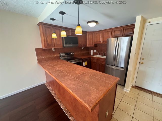 2106 Kanawha Boulevard E 608, Charleston, WV 25311