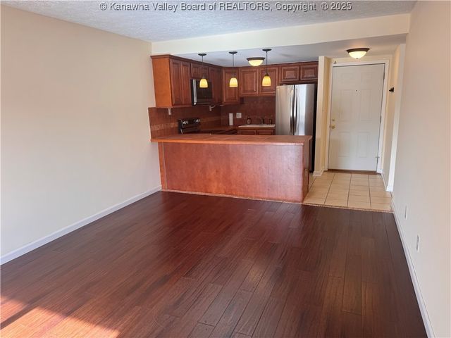 2106 Kanawha Boulevard E 608, Charleston, WV 25311