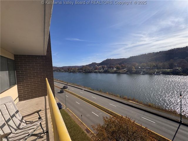 2106 Kanawha Boulevard E 608, Charleston, WV 25311