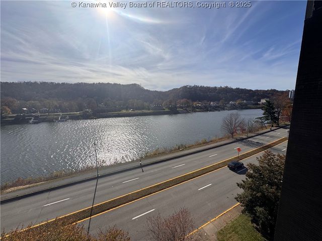 2106 Kanawha Boulevard E 608, Charleston, WV 25311