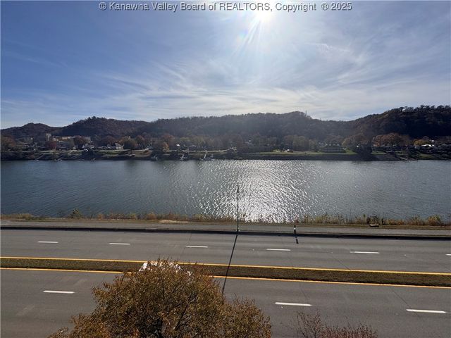 2106 Kanawha Boulevard E 608, Charleston, WV 25311