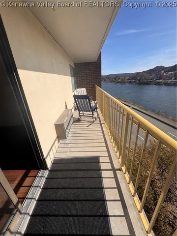 2106 Kanawha Boulevard E 608, Charleston, WV 25311