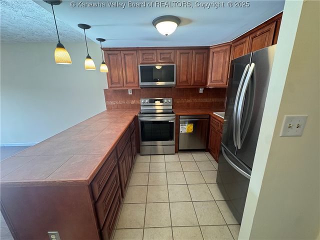 2106 Kanawha Boulevard E 608, Charleston, WV 25311