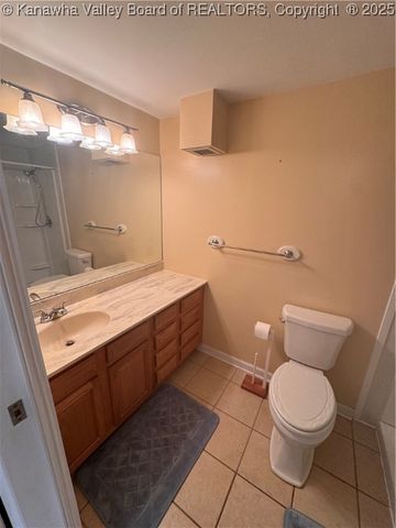 2106 Kanawha Boulevard E 608, Charleston, WV 25311