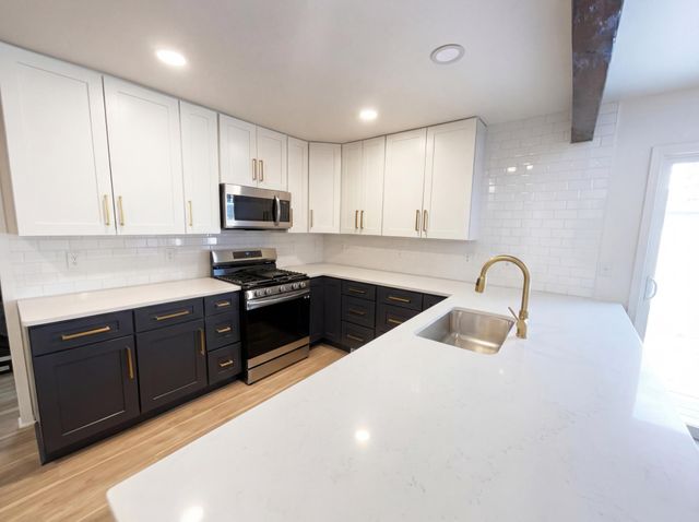 1508 Boone Avenue N, Golden Valley, MN 55427