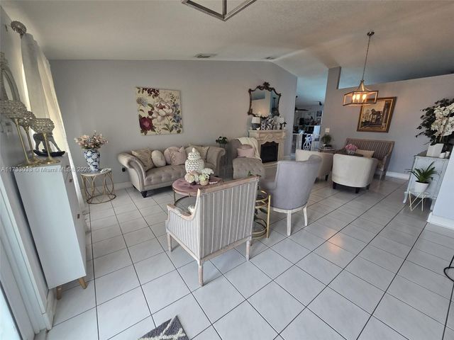 15201 SW 177th Ter, Miami, FL 33187