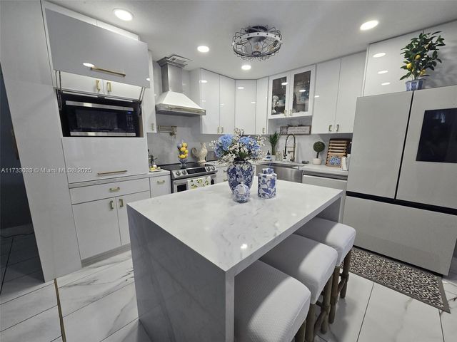 15201 SW 177th Ter, Miami, FL 33187